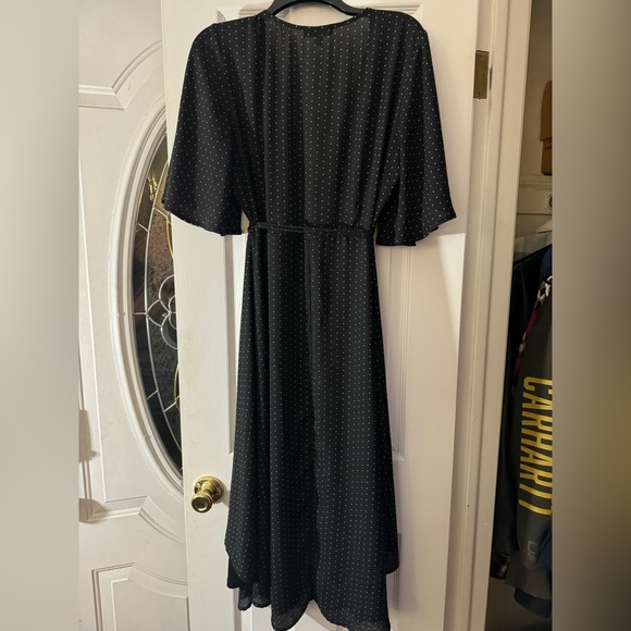 Lulus: Farah Black Print Midi Wrap Dress - Picture 4 of 8